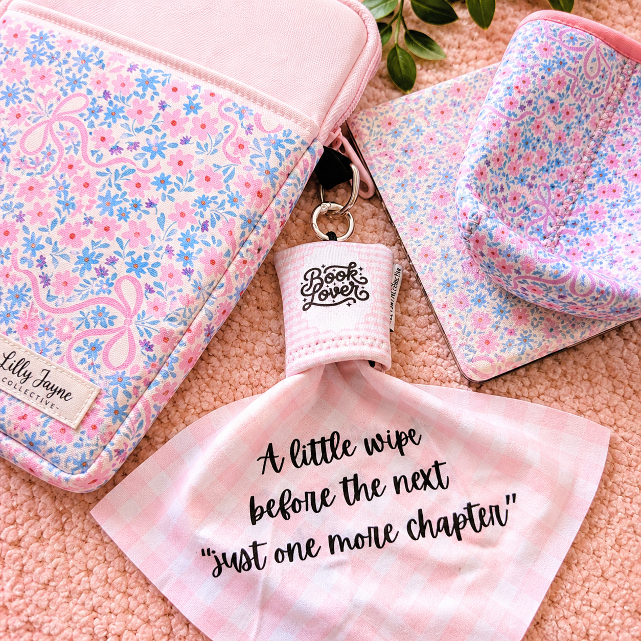Screen Cleaning Cloth Keyring - "Just one more chapter"